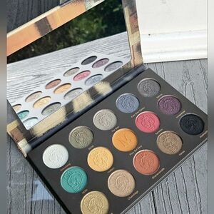 NOMAD COSMETICS x BERLIN UNDERGROUND LIMITED EDITION EYESHADOW PALETTE